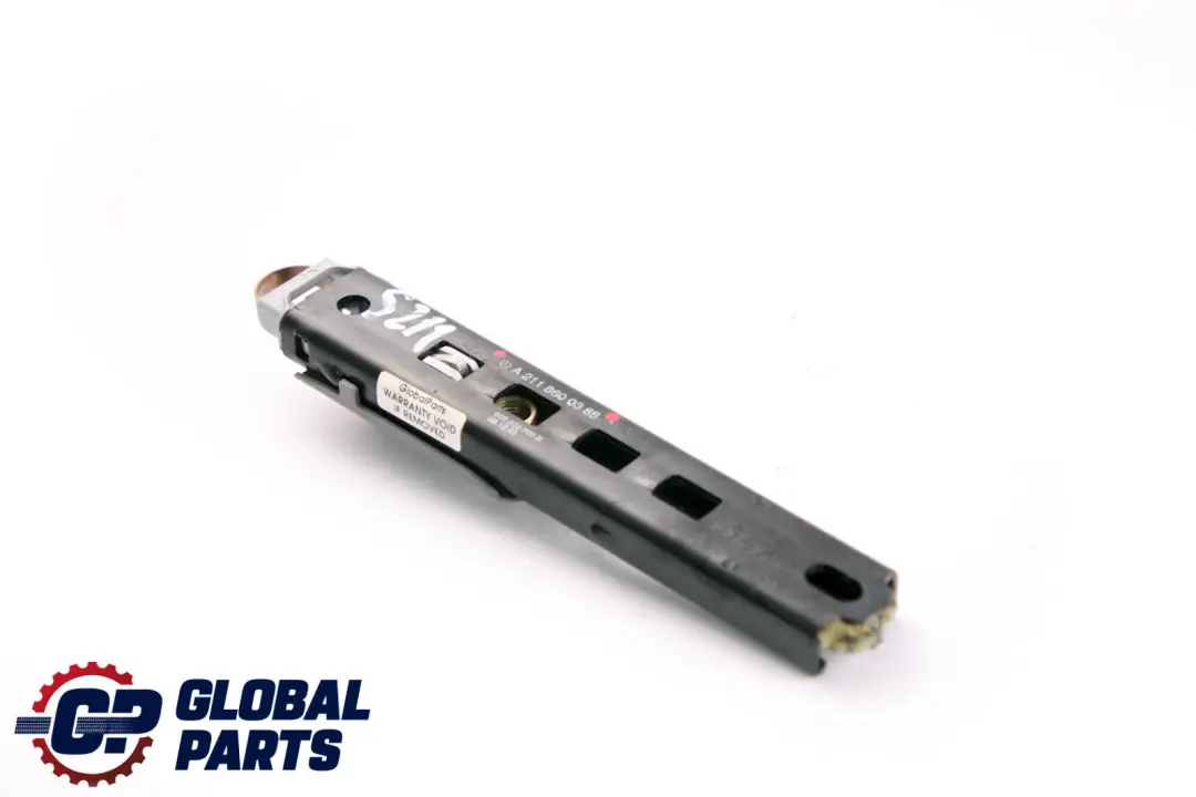 Regolatore altezza cintura sicurezza anteriore per Mercedes S211 Touring con numero di parte A2118600388 Mercedes S211 Touring Regolatore altezza cintura sicurezza anteriore - SKU A2118600388 - Numero di parte A2118600388