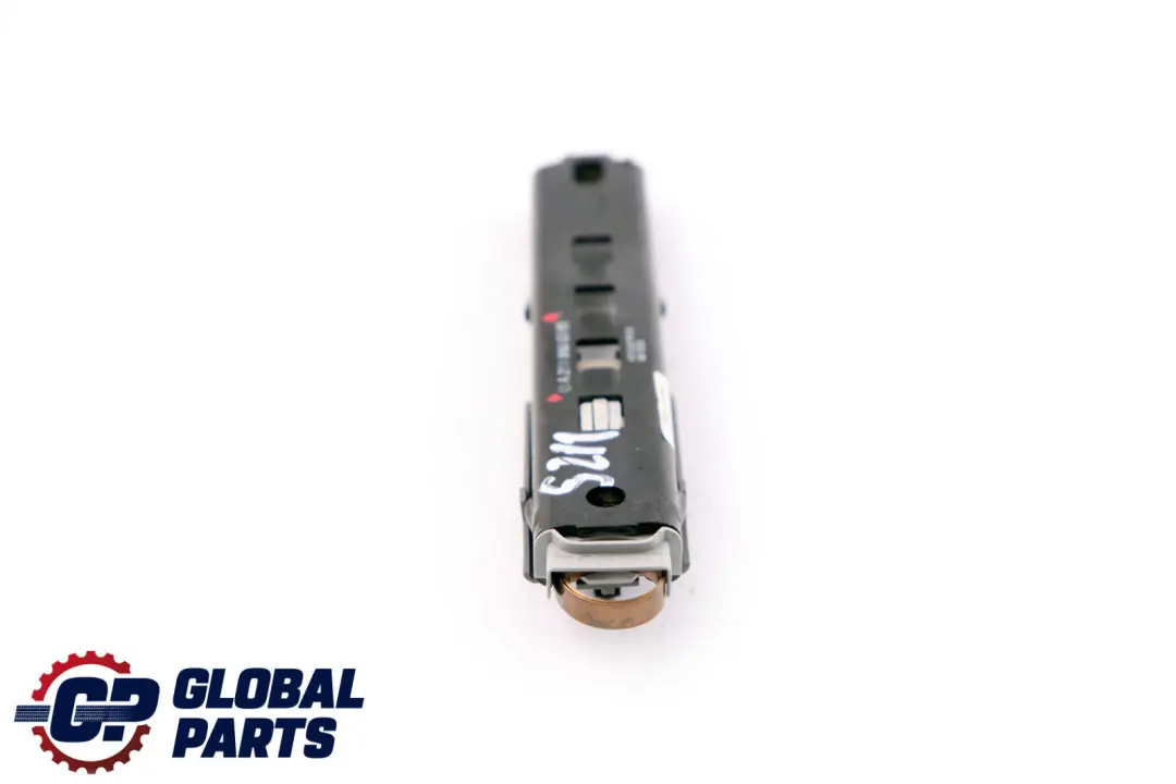 Ceinture de sécurité avant réglable en hauteur pour Mercedes S211 Touring à propos du numéro de pièce A2118600388 Mercedes S211 Touring Ceinture de sécurité avant réglable en hauteur - SKU A2118600388 - Numéro de pièce A2118600388