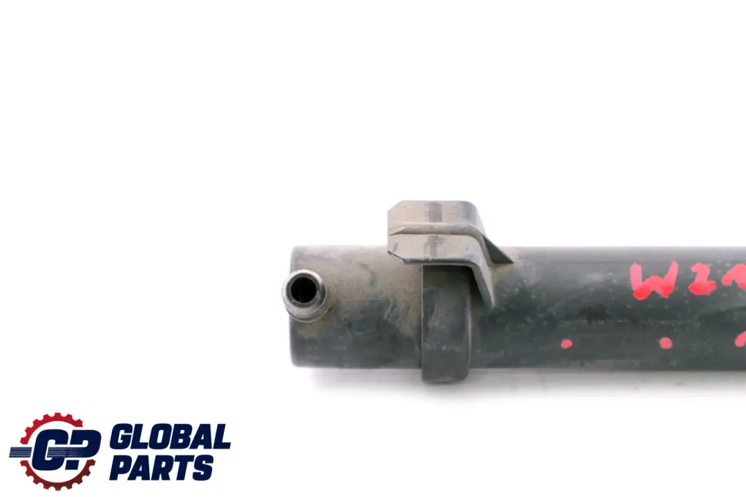 Lewa Dysza Spryskiwacza do Mercedes E W211 o numerze A2118600547 Mercedes E W211 Lewa Dysza Spryskiwacza - SKU A2118600547 - Numer Części A2118600547