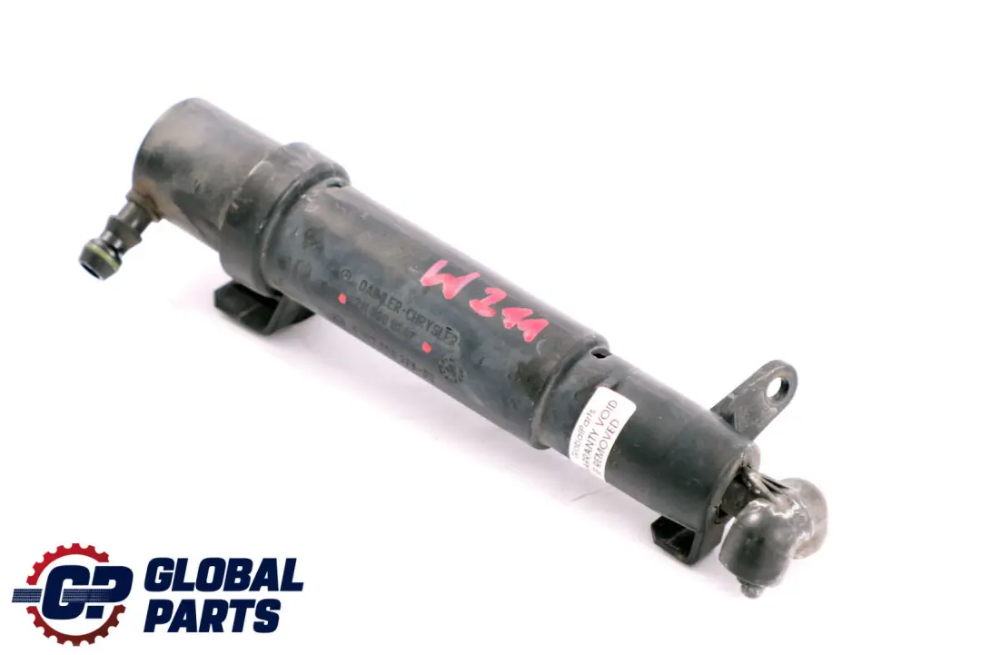 Ugello Di Spruzzo Destro Per La Pulizia Dei Fari per Mercedes W211 con numero di parte A2118600647 Mercedes W211 Ugello Di Spruzzo Destro Per La Pulizia Dei Fari - SKU A2118600647 - Numero di parte A2118600647