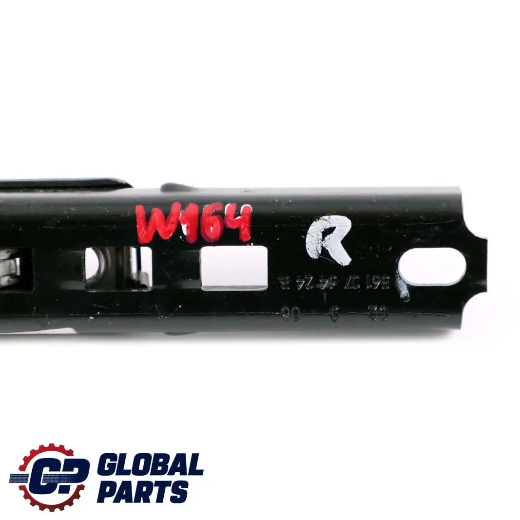 Regolatore altezza cintura anteriore sinistra destra per Mercedes W164 W211 con numero di parte A2118600688 Mercedes W164 W211 Regolatore altezza cintura anteriore sinistra destra - SKU A2118600688 - Numero di parte A2118600688