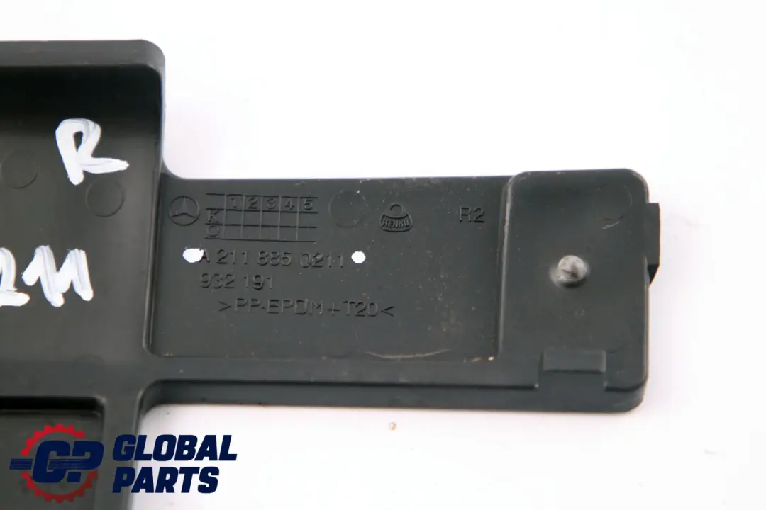 Mercedes S211 W211 Placa Derecha Tapa Licencia Parachoques Delantero - SKU A2118850211 - Número de pieza A2118850211