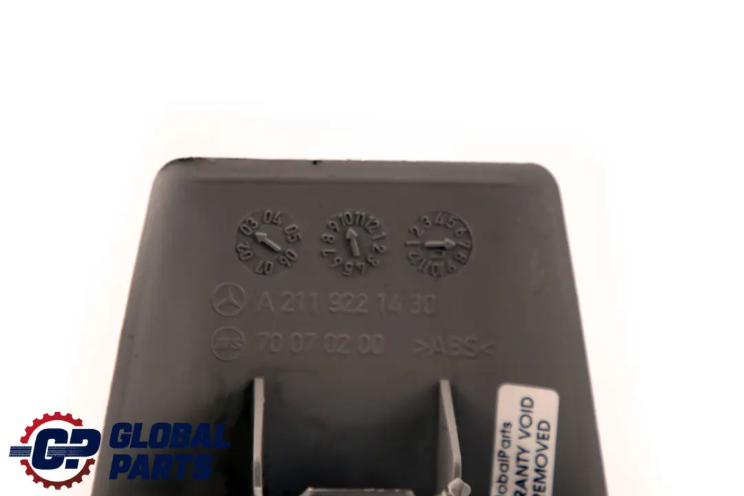 E-Klasse S211 Rücksitz Scharnier Abdeckung Hinten Rechts für Mercedes mit Teilenummer A2119221430 Mercedes E-Klasse S211 Rücksitz Scharnier Abdeckung Hinten Rechts - SKU A2119221430 - Teilenummer A2119221430