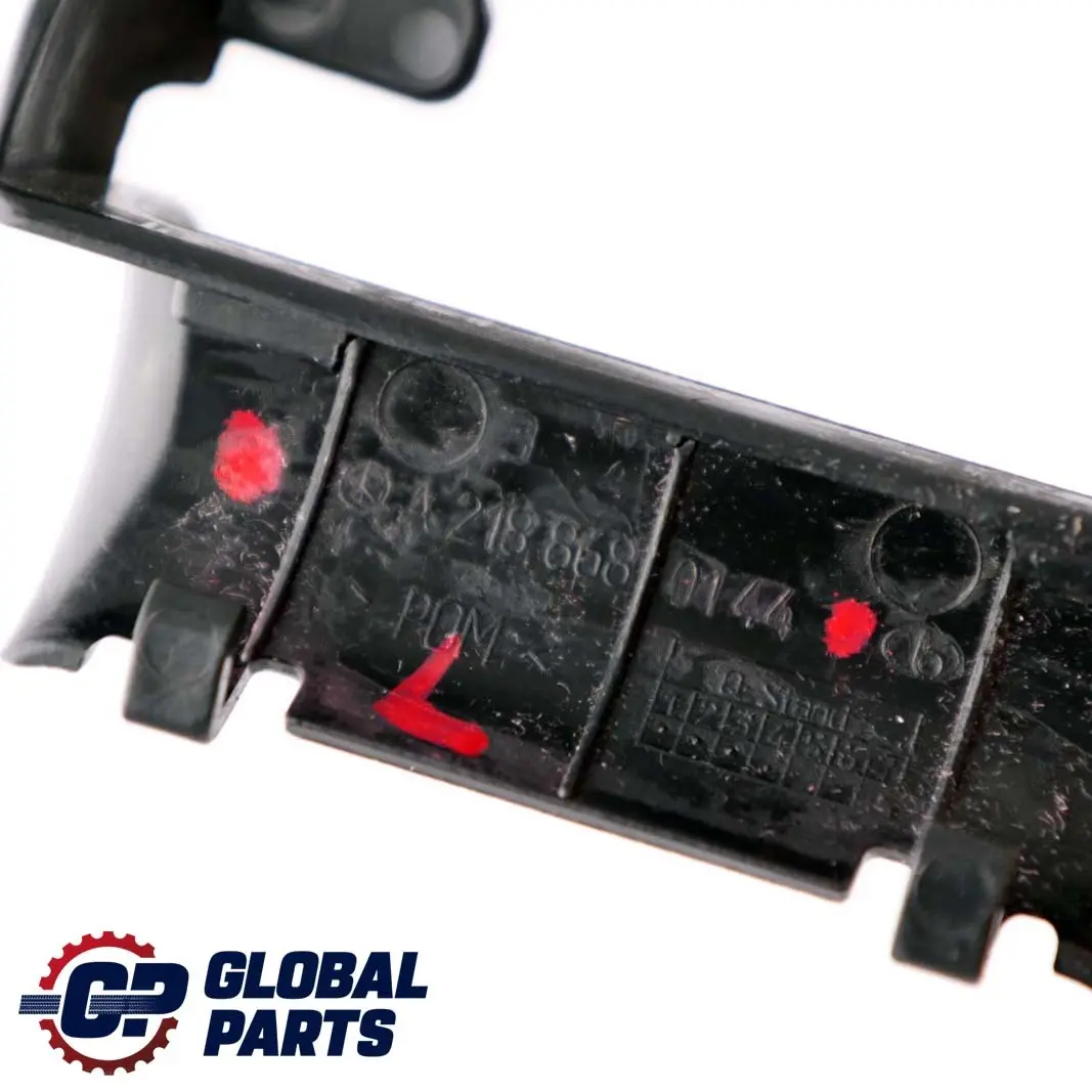 Protector de cinturón de seguridad delantero Guía de borde para Mercedes W176 W205 con número de pieza A2188680144 Mercedes W176 W205 Protector de cinturón de seguridad delantero Guía de borde - SKU A2188680144 - Número de pieza A2188680144