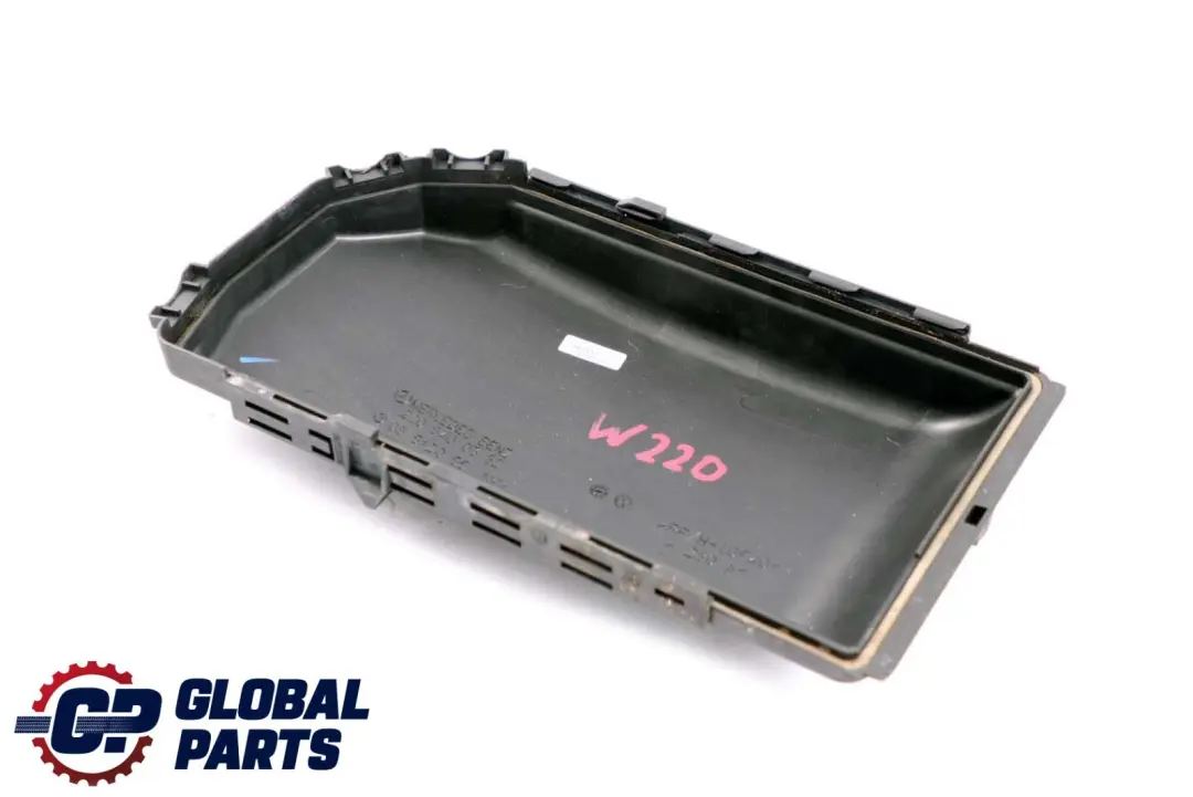 Caja de fusibles delantera derecha Tapa para Mercedes C215 W220 con número de pieza A2205400382 Mercedes C215 W220 Caja de fusibles delantera derecha Tapa - SKU A2205400382 - Número de pieza A2205400382