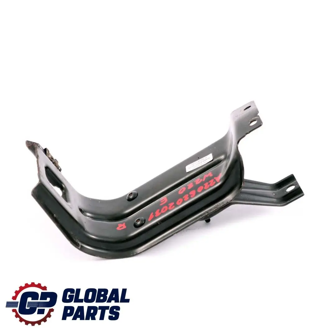 Mocowanie uchwyt pasa prawy przód do MERCEDES S W220 o numerze A2206202031 MERCEDES S W220 Mocowanie uchwyt pasa prawy przód - SKU A2206202031 - Numer Części A2206202031