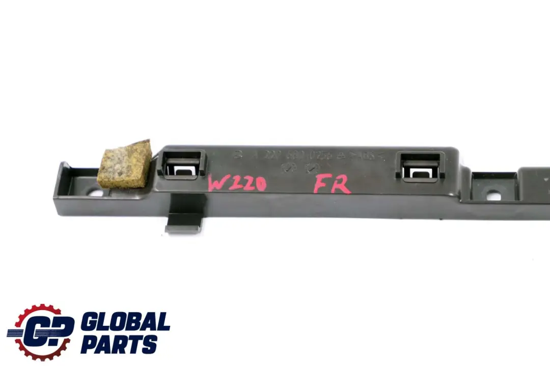Delantero Derecho Umbral De La Puerta Entrada Soporte para Mercedes W220 con número de pieza A2206800256 Mercedes W220 Delantero Derecho Umbral De La Puerta Entrada Soporte - SKU A2206800256 - Número de pieza A2206800256