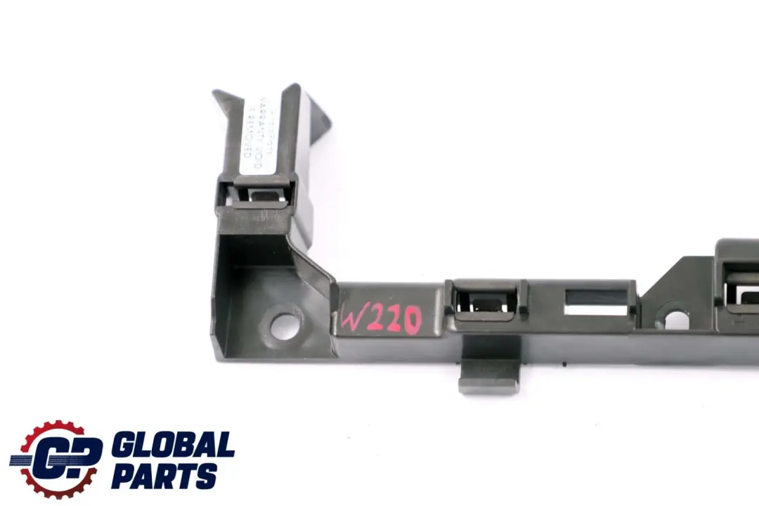 Trasera Derecha Umbral de Puerta Entrada Trimn Titular para Mercedes W220 con número de pieza A2206800656 Mercedes W220 Trasera Derecha Umbral de Puerta Entrada Trimn Titular - SKU A2206800656 - Número de pieza A2206800656
