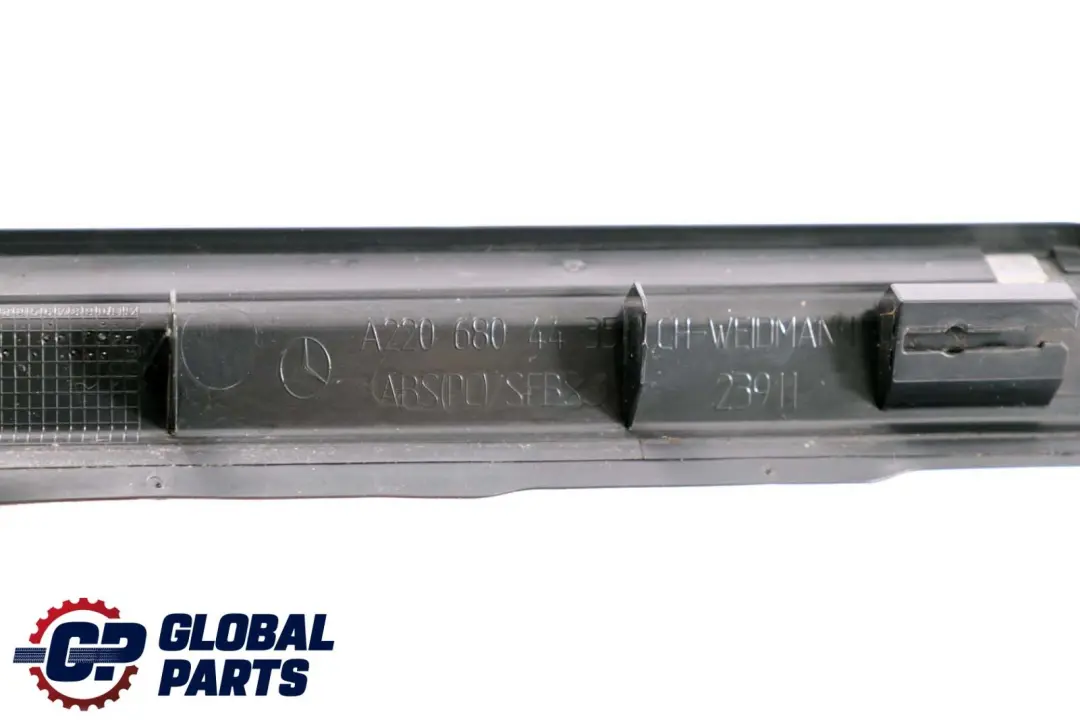 Delantero Derecho Umbral de Puerta Placa de Entrada Cubierta Trim para Mercedes W220 con número de pieza A2206804435 Mercedes W220 Delantero Derecho Umbral de Puerta Placa de Entrada Cubierta Trim - SKU A2206804435 - Número de pieza A2206804435