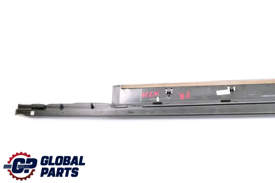 Delantero Derecho Umbral de Puerta Placa de Entrada Cubierta Trim para Mercedes W220 con número de pieza A2206804435 Mercedes W220 Delantero Derecho Umbral de Puerta Placa de Entrada Cubierta Trim - SKU A2206804435 - Número de pieza A2206804435