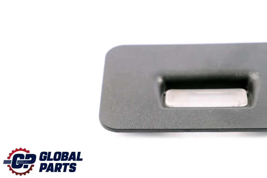 Mercedes-Benz S-Klasse W220 Vorne Kick Panel Innenleuchte Abdeckung für mit Teilenummer A2206840818 Mercedes-Benz S-Klasse W220 Vorne Kick Panel Innenleuchte Abdeckung - SKU A2206840818 - Teilenummer A2206840818