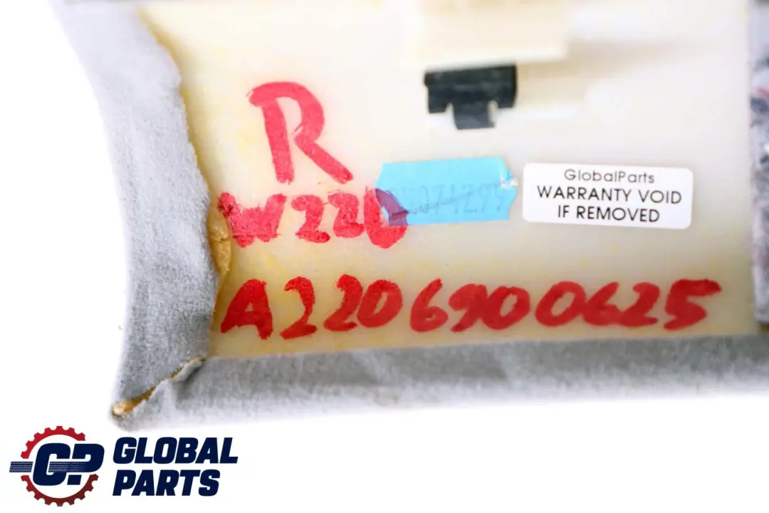 Prawa osłona słupka A szara do Mercedes S W220 o numerze A2206900625 Mercedes S W220 Prawa osłona słupka A szara - SKU A2206900625 - Numer Części A2206900625