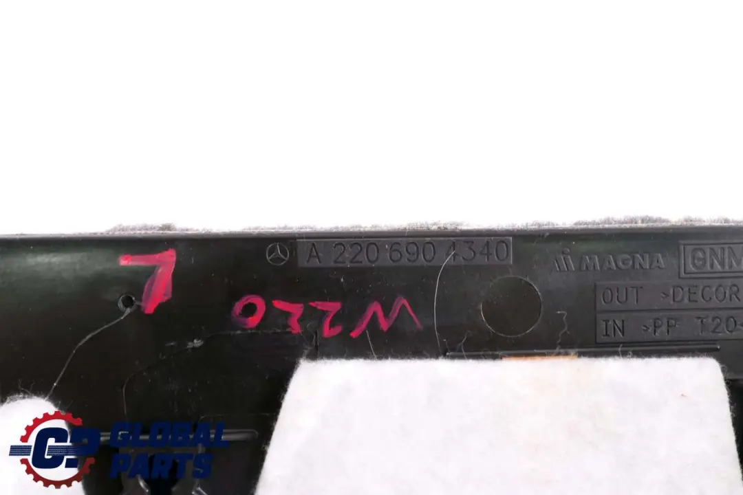 Mercedes-Benz S-Klasse W220 Blende B-Säule Links Schwarz für mit Teilenummer A2206904340 Mercedes-Benz S-Klasse W220 Blende B-Säule Links Schwarz - SKU A2206904340 - Teilenummer A2206904340