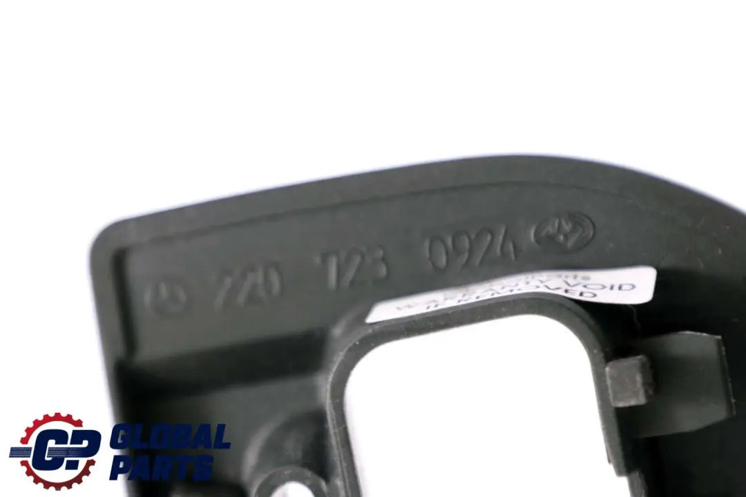 Zaślepka zamka lewy przód do MERCEDES S W220 o numerze A2207230924 MERCEDES S W220 Zaślepka zamka lewy przód - SKU A2207230924 - Numer Części A2207230924