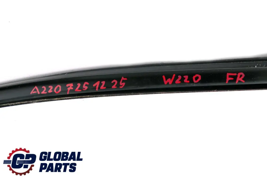 Guarnizione Guida Finestrino Anteriore Destro per Mercedes W220 con numero di parte A2207251225 Mercedes W220 Guarnizione Guida Finestrino Anteriore Destro - SKU A2207251225 - Numero di parte A2207251225