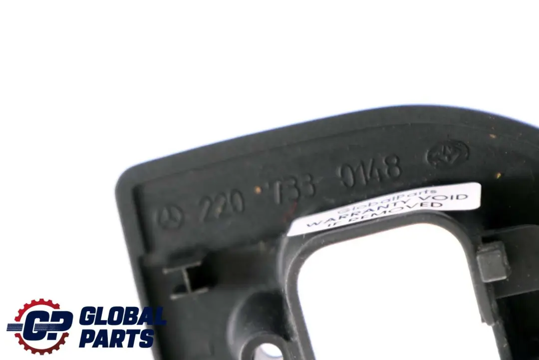 Mercedes-Benz Clase S W220 Rear Left Door Lock Surround Trim para con número de pieza A2207330148 Mercedes-Benz Clase S W220 Rear Left Door Lock Surround Trim - SKU A2207330148 - Número de pieza A2207330148