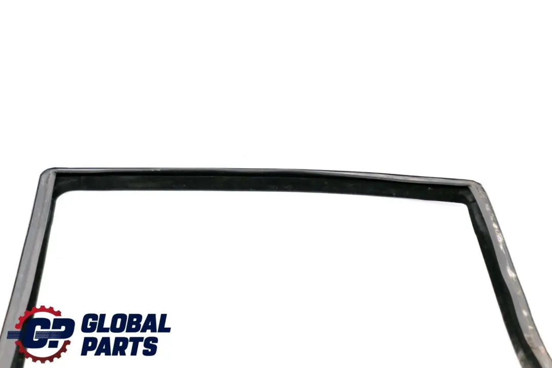 Guía Ventana Junta De Sellado Puerta Trasera Izquierda para Mercedes W220 con número de pieza A2207350125 Mercedes W220 Guía Ventana Junta De Sellado Puerta Trasera Izquierda - SKU A2207350125 - Número de pieza A2207350125