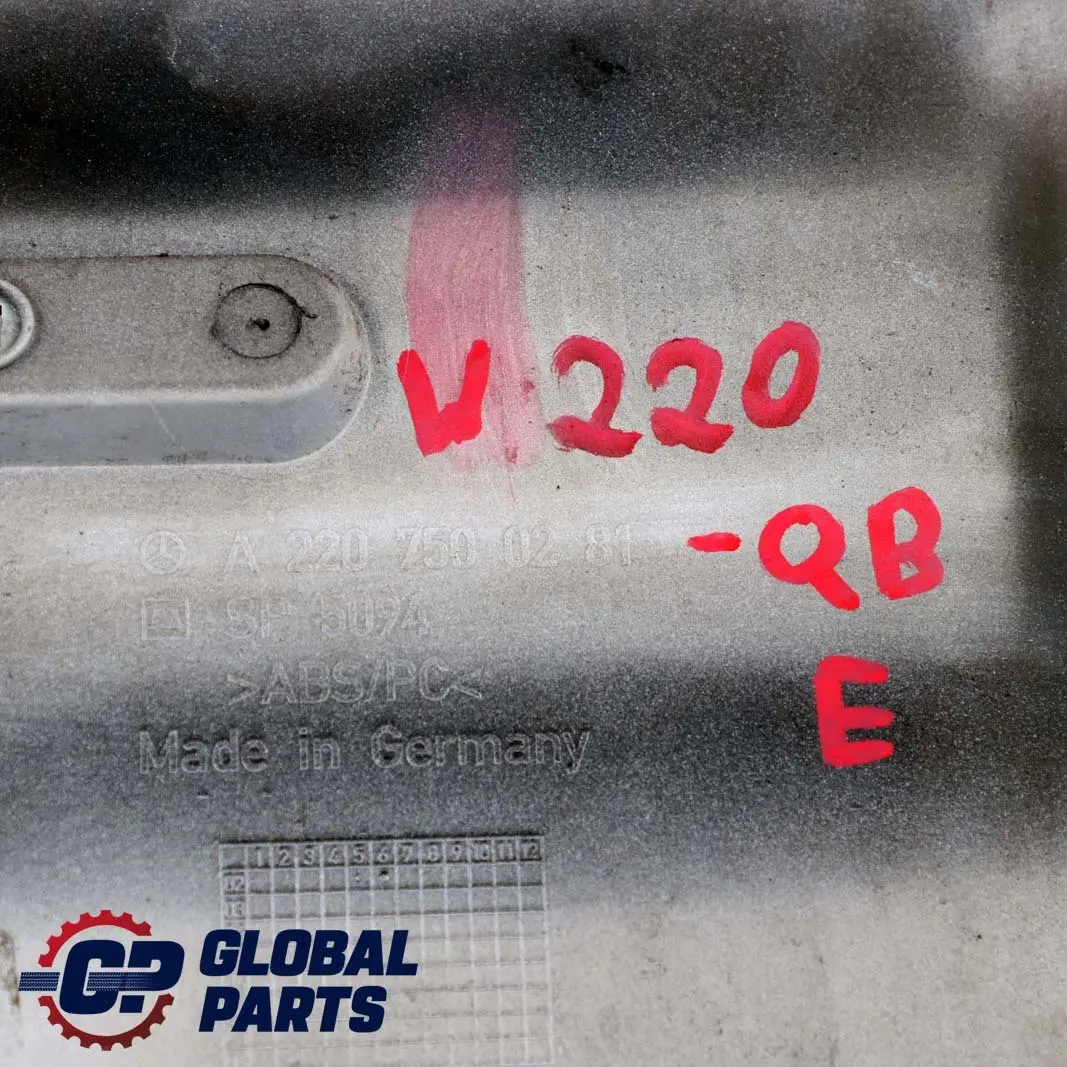 Mercedes-Benz S-Klasse W220 Gepäckraum Kofferaum Verkleidung Chalcedonblau 347 für mit Teilenummer A2207500281 Mercedes-Benz S-Klasse W220 Gepäckraum Kofferaum Verkleidung Chalcedonblau 347 - SKU A2207500281-QB - Teilenummer A2207500281