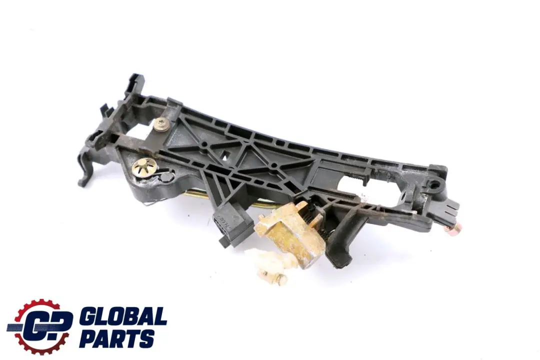 S-Klasse W220 Tür Hinten Links Handgriff Aussen Halter für Mercedes mit Teilenummer A2207601734 Mercedes S-Klasse W220 Tür Hinten Links Handgriff Aussen Halter - SKU A2207601734 - Teilenummer A2207601734