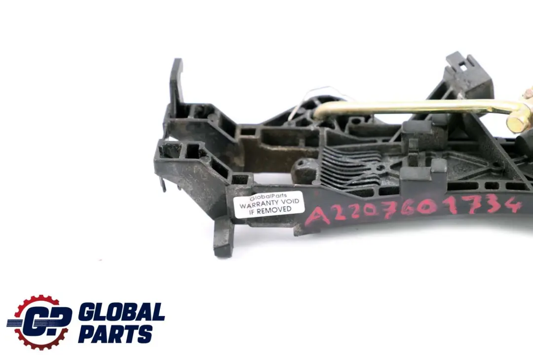 S-Klasse W220 Tür Hinten Links Handgriff Aussen Halter für Mercedes mit Teilenummer A2207601734 Mercedes S-Klasse W220 Tür Hinten Links Handgriff Aussen Halter - SKU A2207601734 - Teilenummer A2207601734