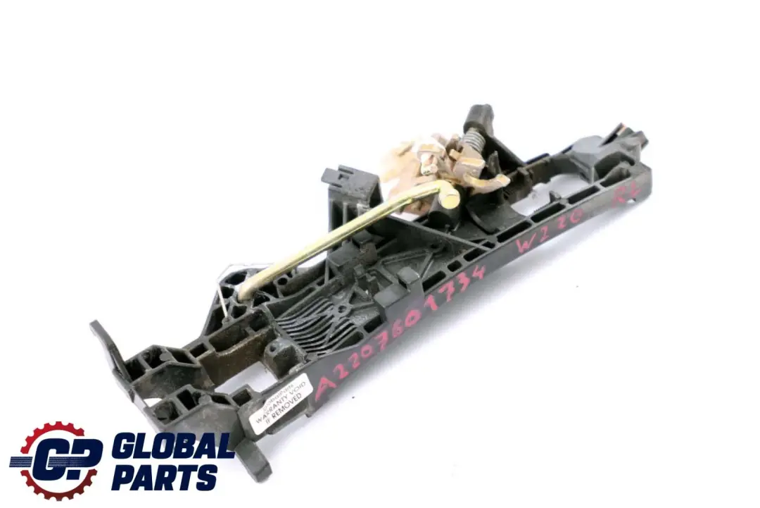 S-Klasse W220 Tür Hinten Links Handgriff Aussen Halter für Mercedes mit Teilenummer A2207601734 Mercedes S-Klasse W220 Tür Hinten Links Handgriff Aussen Halter - SKU A2207601734 - Teilenummer A2207601734