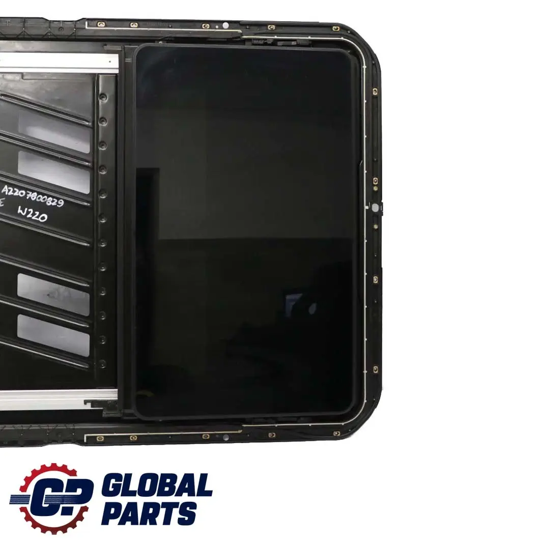 klasa W220 Szyberdach dach do Mercedes S o numerze A2207800829 Mercedes S klasa W220 Szyberdach dach - SKU A2207800829 - Numer Części A2207800829