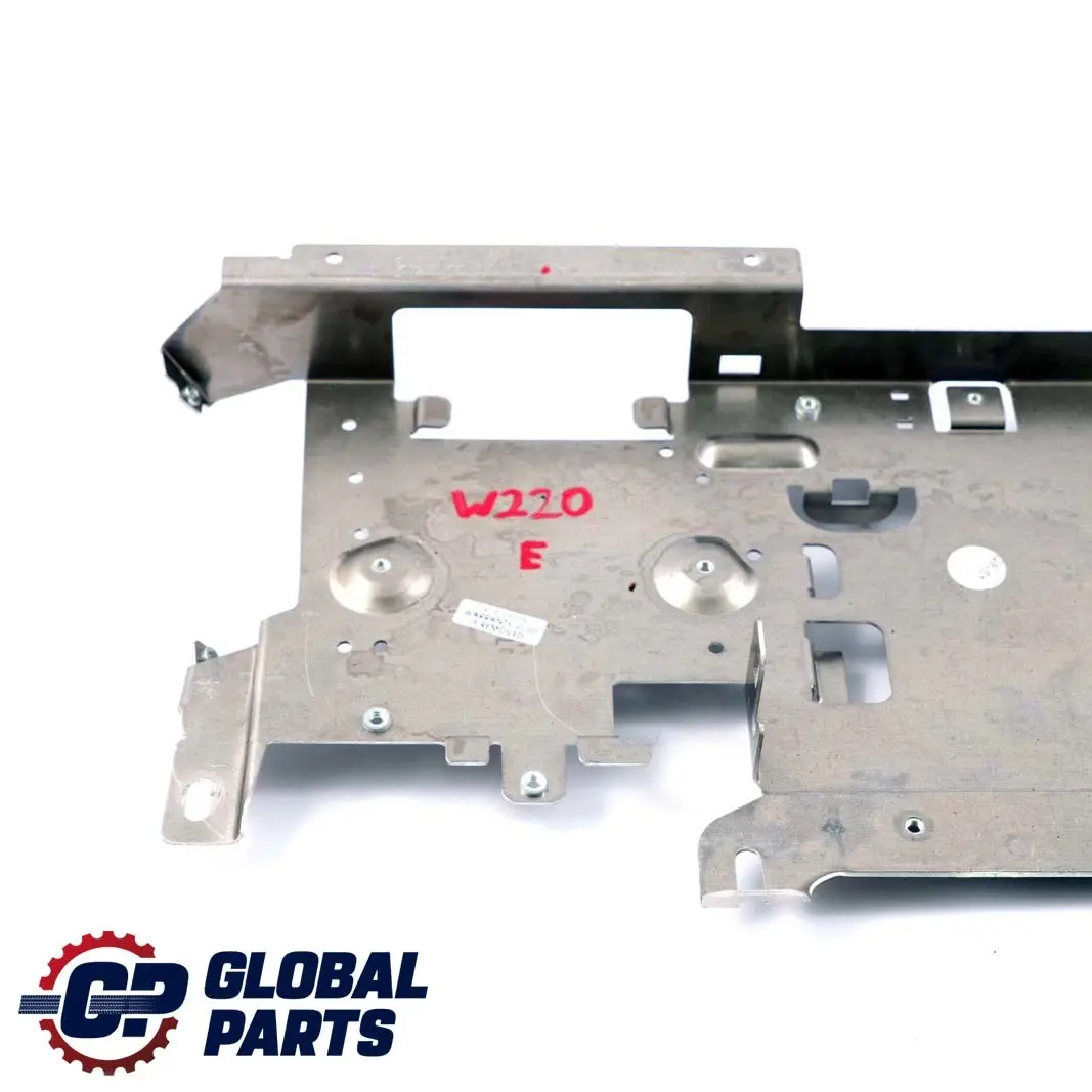 Supporto modulo controllo sedili posteriori per Mercedes CL C215 W220 con numero di parte A2208200111 Mercedes CL C215 W220 Supporto modulo controllo sedili posteriori - SKU A2208200111 - Numero di parte A2208200111