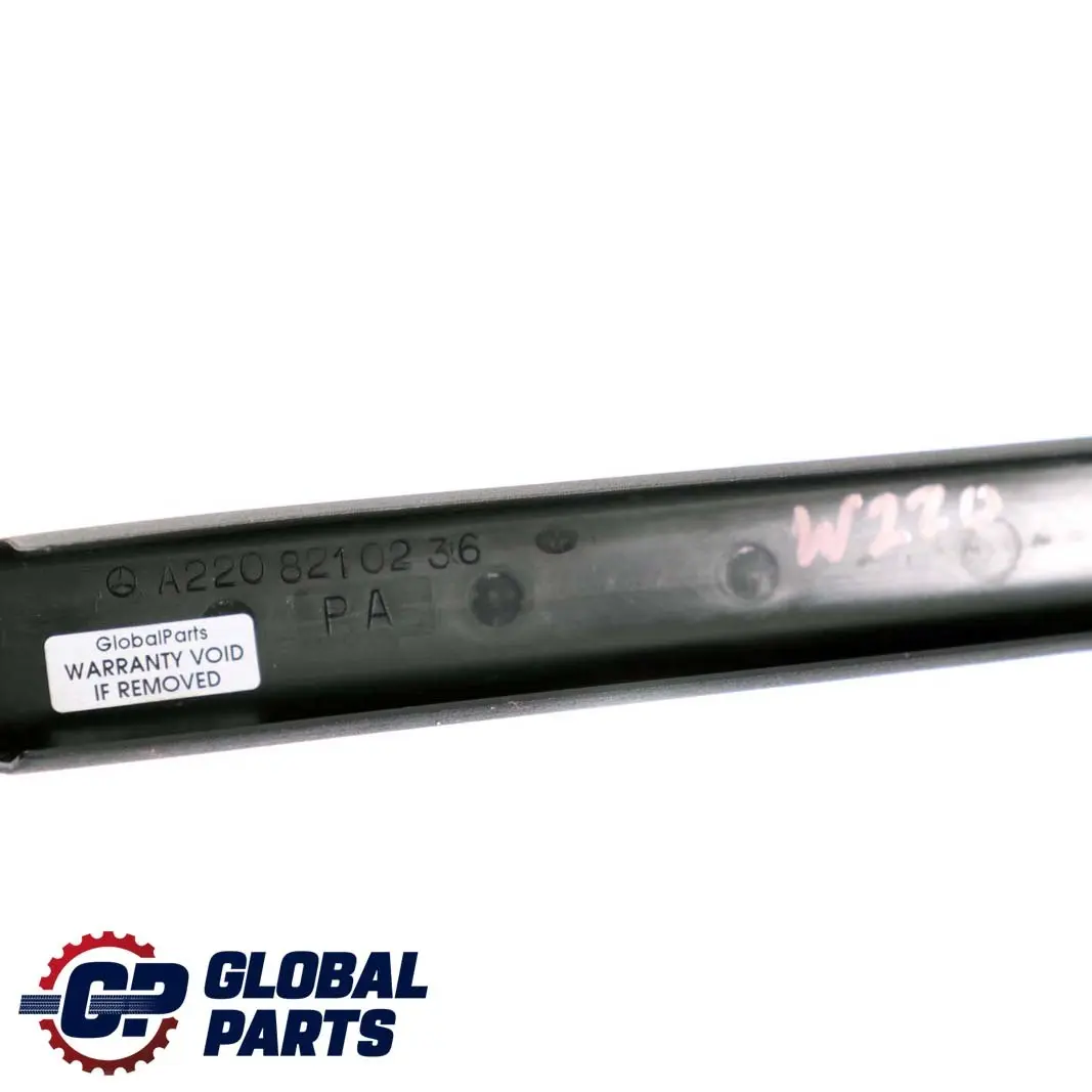 Mercedes-Benz S W220 Bagagliaio Listello Copertura Posteriore Destra per con numero di parte A2208210236 Mercedes-Benz S W220 Bagagliaio Listello Copertura Posteriore Destra - SKU A2208210236 - Numero di parte A2208210236