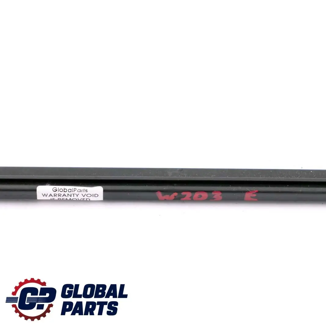Supporto guida cintura sicurezza posteriore per Mercedes S W203 W220 con numero di parte A2208680022 Mercedes S W203 W220 Supporto guida cintura sicurezza posteriore - SKU A2208680022 - Numero di parte A2208680022
