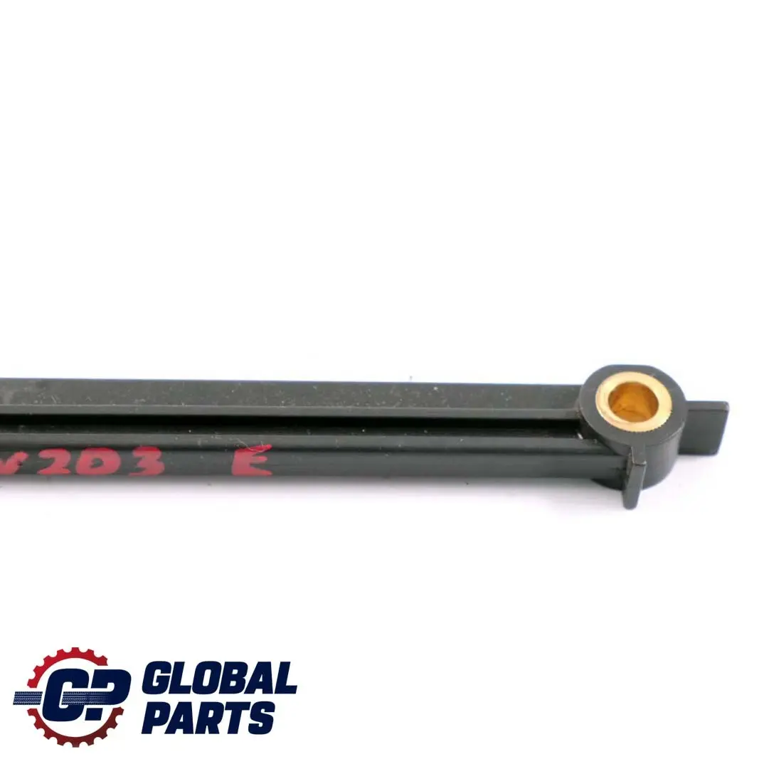 Supporto guida cintura sicurezza posteriore per Mercedes S W203 W220 con numero di parte A2208680022 Mercedes S W203 W220 Supporto guida cintura sicurezza posteriore - SKU A2208680022 - Numero di parte A2208680022
