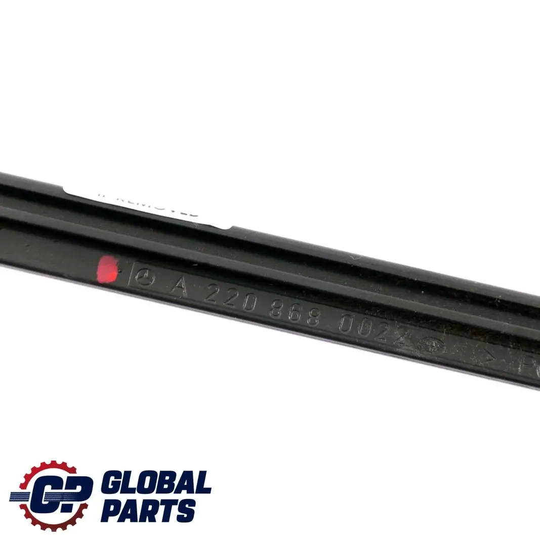 Supporto guida cintura sicurezza posteriore per Mercedes S W203 W220 con numero di parte A2208680022 Mercedes S W203 W220 Supporto guida cintura sicurezza posteriore - SKU A2208680022 - Numero di parte A2208680022