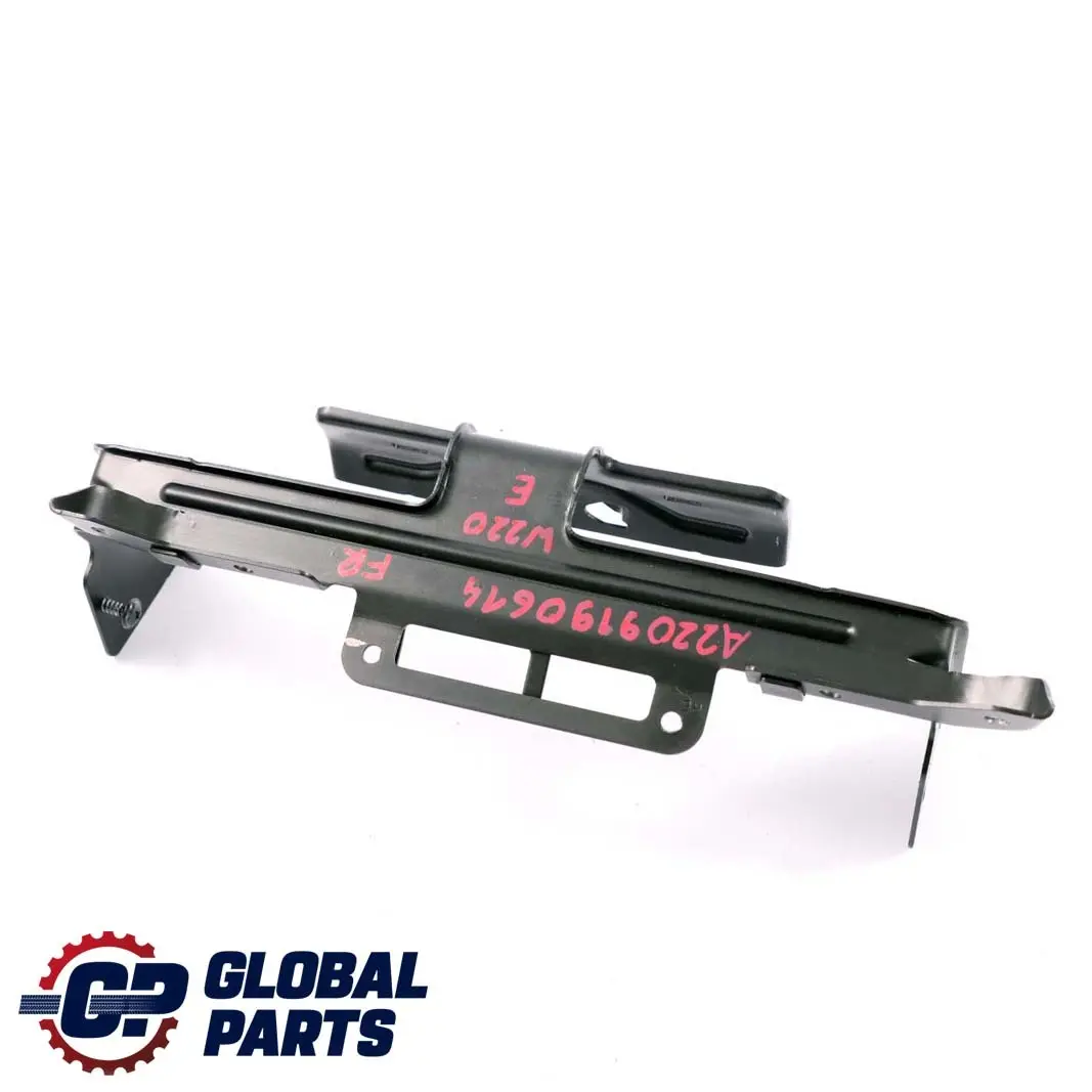 Classe S W220 Staffa montaggio sedile anteriore destro O/S per Mercedes con numero di parte A2209190614 Mercedes Classe S W220 Staffa montaggio sedile anteriore destro O/S - SKU A2209190614 - Numero di parte A2209190614