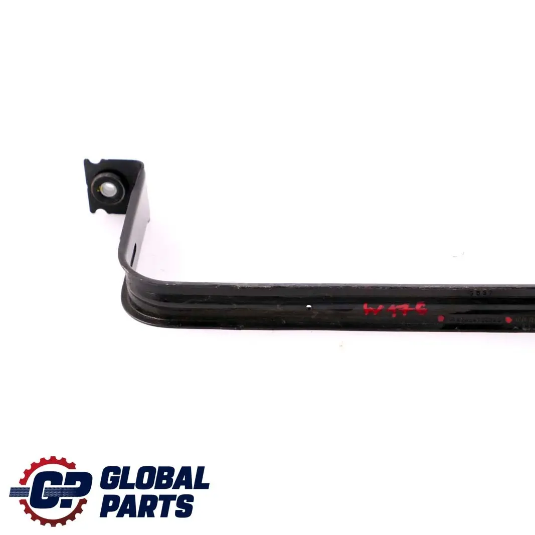 Serbatoio Carburante Sinistro Montaggio Cinghia Supporto Puntone per Mercedes W176 con numero di parte A2464700340 Mercedes W176 Serbatoio Carburante Sinistro Montaggio Cinghia Supporto Puntone - SKU A2464700340 - Numero di parte A2464700340