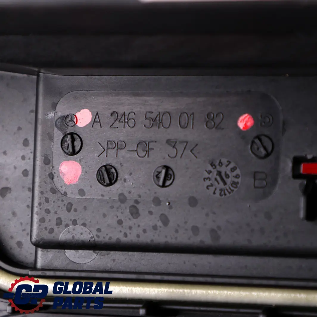 Coprire la scatola dei fusibili elettrici per Mercedes W176 con numero di parte A2465400082 Mercedes W176 Coprire la scatola dei fusibili elettrici - SKU A2465400082 - Numero di parte A2465400082