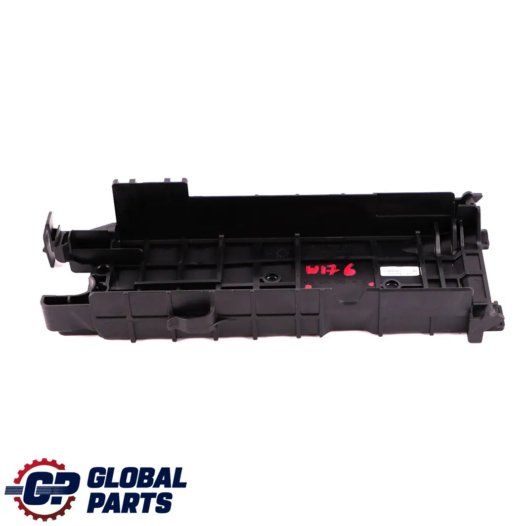 Equipement Couvercle électrique Boîte fusibles pour Mercedes A W176 à propos du numéro de pièce A2465400140 Mercedes A W176 Equipement Couvercle électrique Boîte fusibles - SKU A2465400140 - Numéro de pièce A2465400140