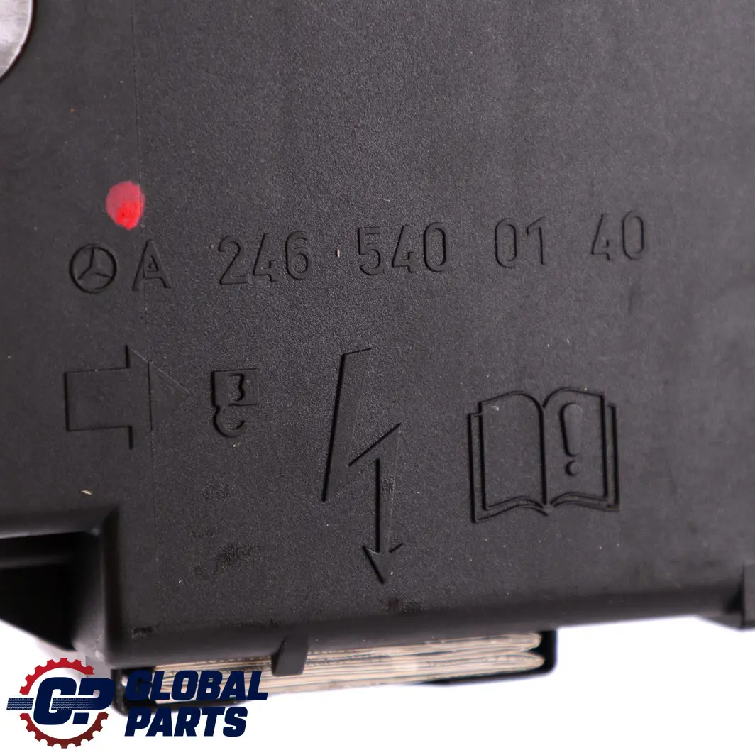 Equipaggiamento copertura elettrica scatola fusibili per Mercedes A W176 con numero di parte A2465400140 Mercedes A W176 Equipaggiamento copertura elettrica scatola fusibili - SKU A2465400140 - Numero di parte A2465400140