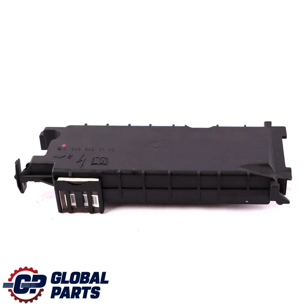 Equipement Couvercle électrique Boîte fusibles pour Mercedes A W176 à propos du numéro de pièce A2465400140 Mercedes A W176 Equipement Couvercle électrique Boîte fusibles - SKU A2465400140 - Numéro de pièce A2465400140