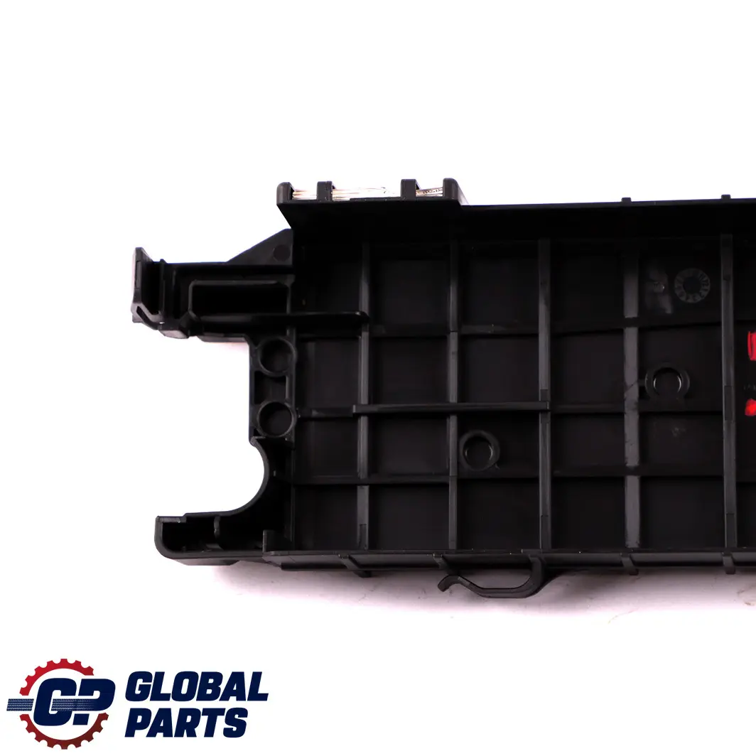 Equipement Couvercle électrique Boîte fusibles pour Mercedes A W176 à propos du numéro de pièce A2465400140 Mercedes A W176 Equipement Couvercle électrique Boîte fusibles - SKU A2465400140 - Numéro de pièce A2465400140