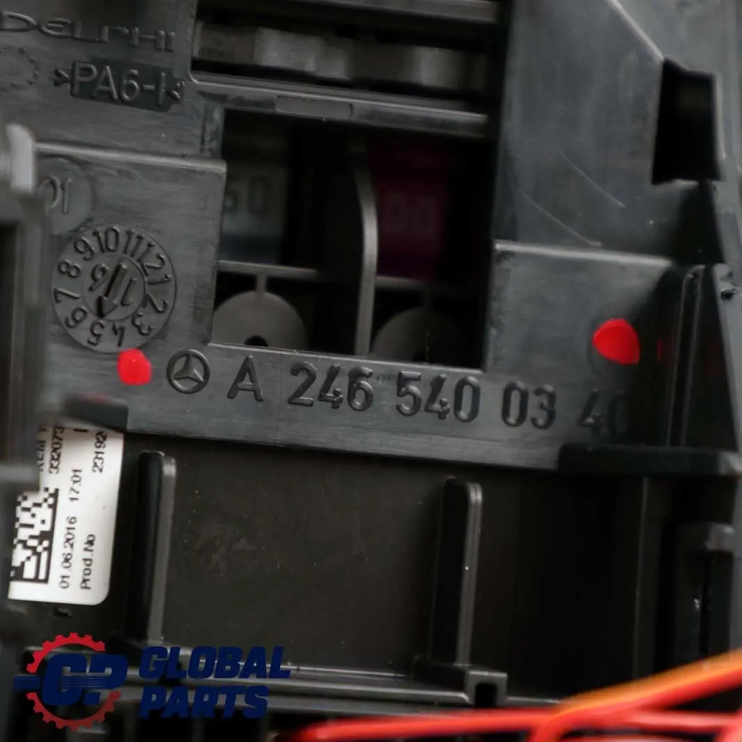 Caja De Fusibles Y Relés Del Mercedes W176 A2469067200 para con número de pieza A2465400340 Caja De Fusibles Y Relés Del Mercedes W176 A2469067200 - SKU A2465400340 - Número de pieza A2465400340