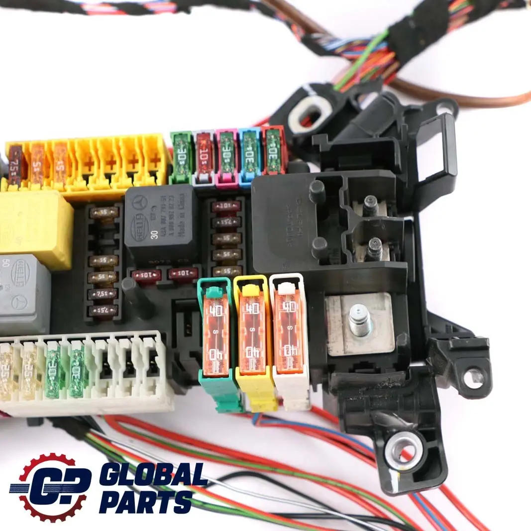 Fuse Relay Box Unit A2469067200 to Mercedes W176 with Part number A2465400340 Mercedes W176 Fuse Relay Box Unit A2469067200 - SKU A2465400340 - Part number A2465400340