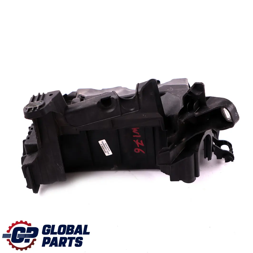 Mercedes-Benz W176 Equipement couverture Boîte à fusibles électrique pour à propos du numéro de pièce A2465403803 Mercedes-Benz W176 Equipement couverture Boîte à fusibles électrique - SKU A2465403803 - Numéro de pièce A2465403803