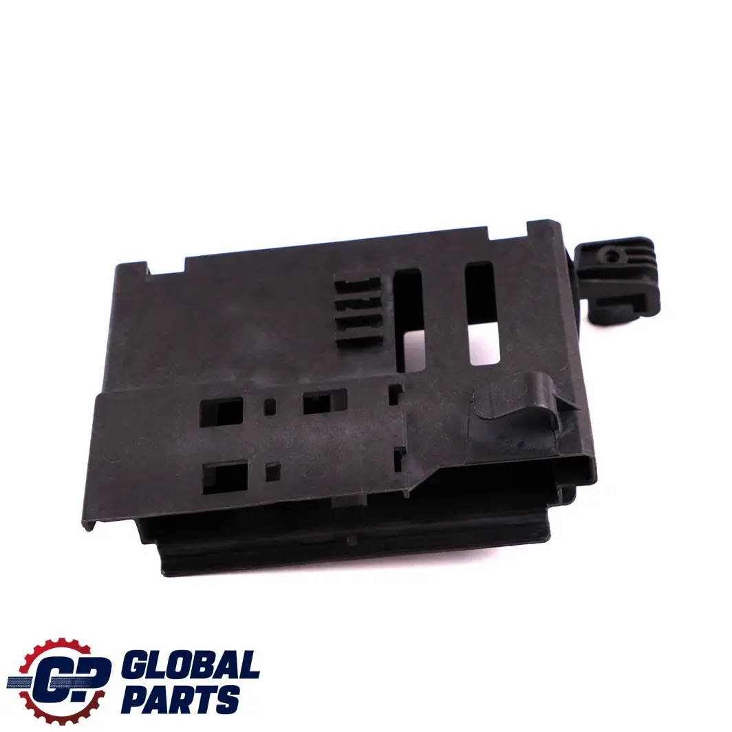 Getriebesteuerungsmodul Halterung für Mercedes A B W176 W246 mit Teilenummer A2465450500 Mercedes A B W176 W246 Getriebesteuerungsmodul Halterung - SKU A2465450500 - Teilenummer A2465450500