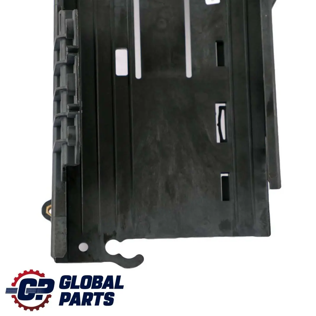 Montaje soporte carcasa módulo de control para Mercedes A B W176 W246 con número de pieza A2465452840 Mercedes A B W176 W246 Montaje soporte carcasa módulo de control - SKU A2465452840 - Número de pieza A2465452840