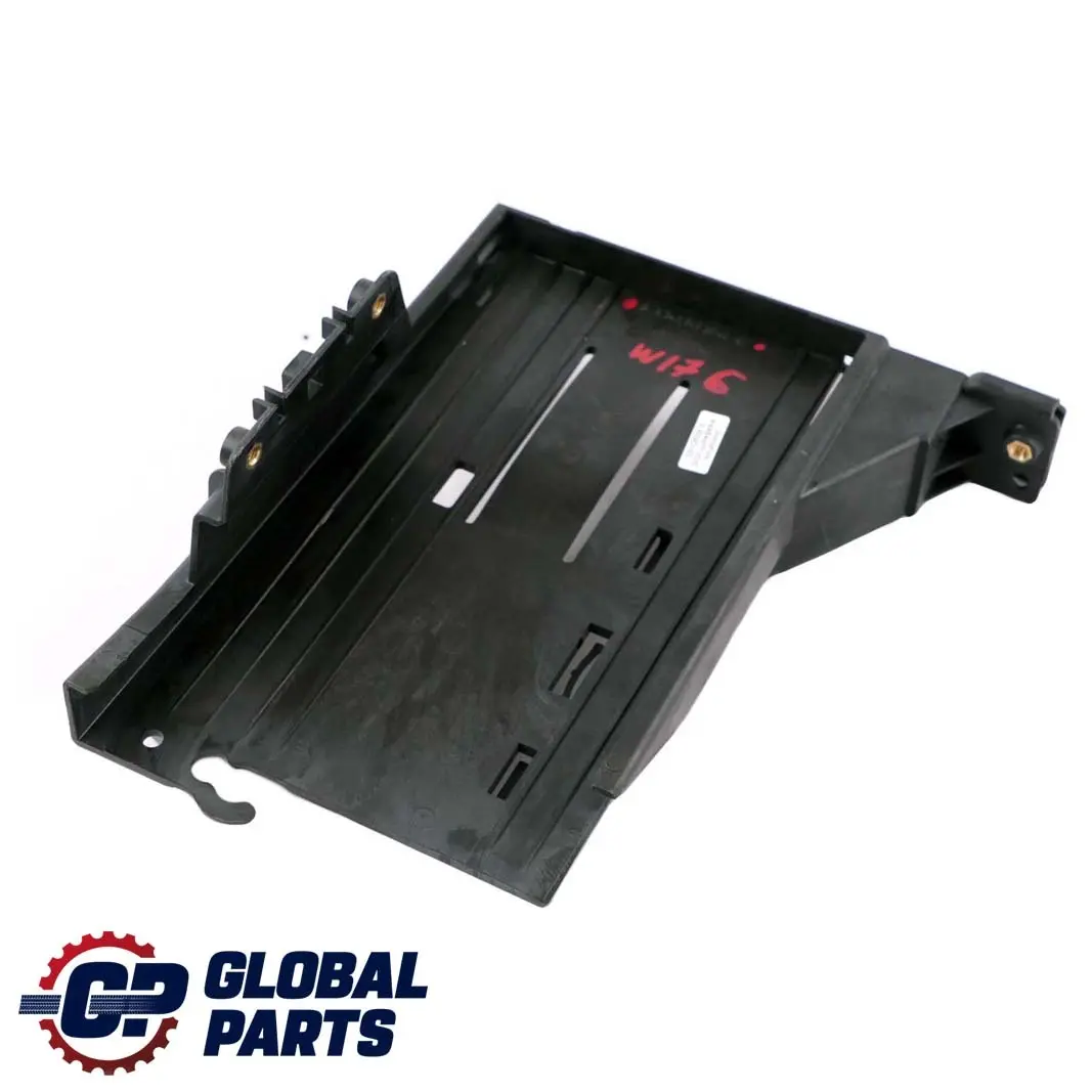 Montaje soporte carcasa módulo de control para Mercedes A B W176 W246 con número de pieza A2465452840 Mercedes A B W176 W246 Montaje soporte carcasa módulo de control - SKU A2465452840 - Número de pieza A2465452840