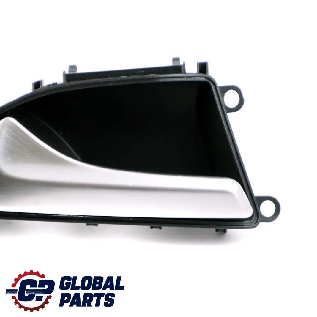 Poignée de porte intérieure avant arrière gauche pour Mercedes W176 W246 à propos du numéro de pièce A2467600561 Mercedes W176 W246 Poignée de porte intérieure avant arrière gauche - SKU A2467600561 - Numéro de pièce A2467600561