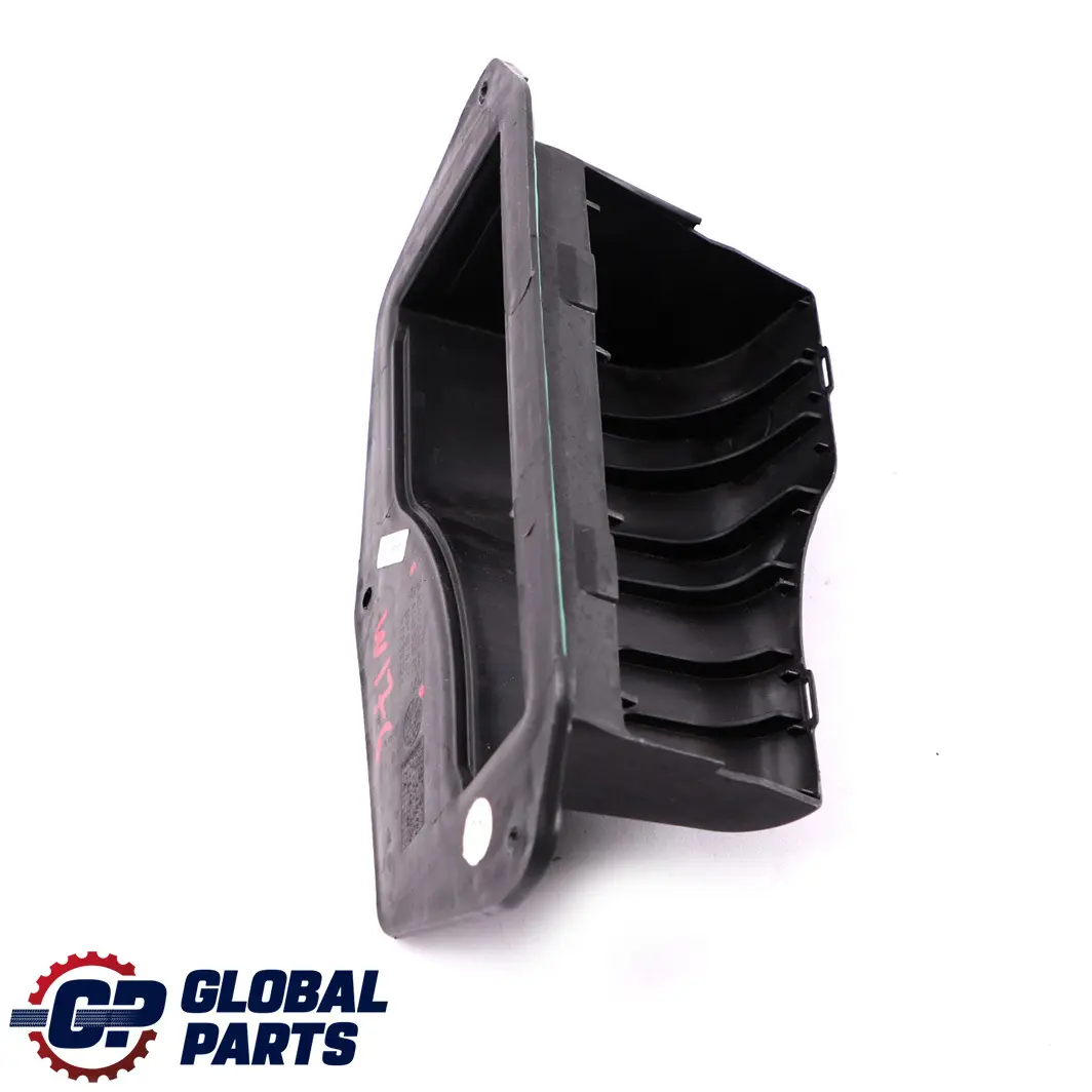 Mercedes W176 Gauche Air Intake Inlet Duct - SKU A2468300224 - Numéro de pièce A2468300224