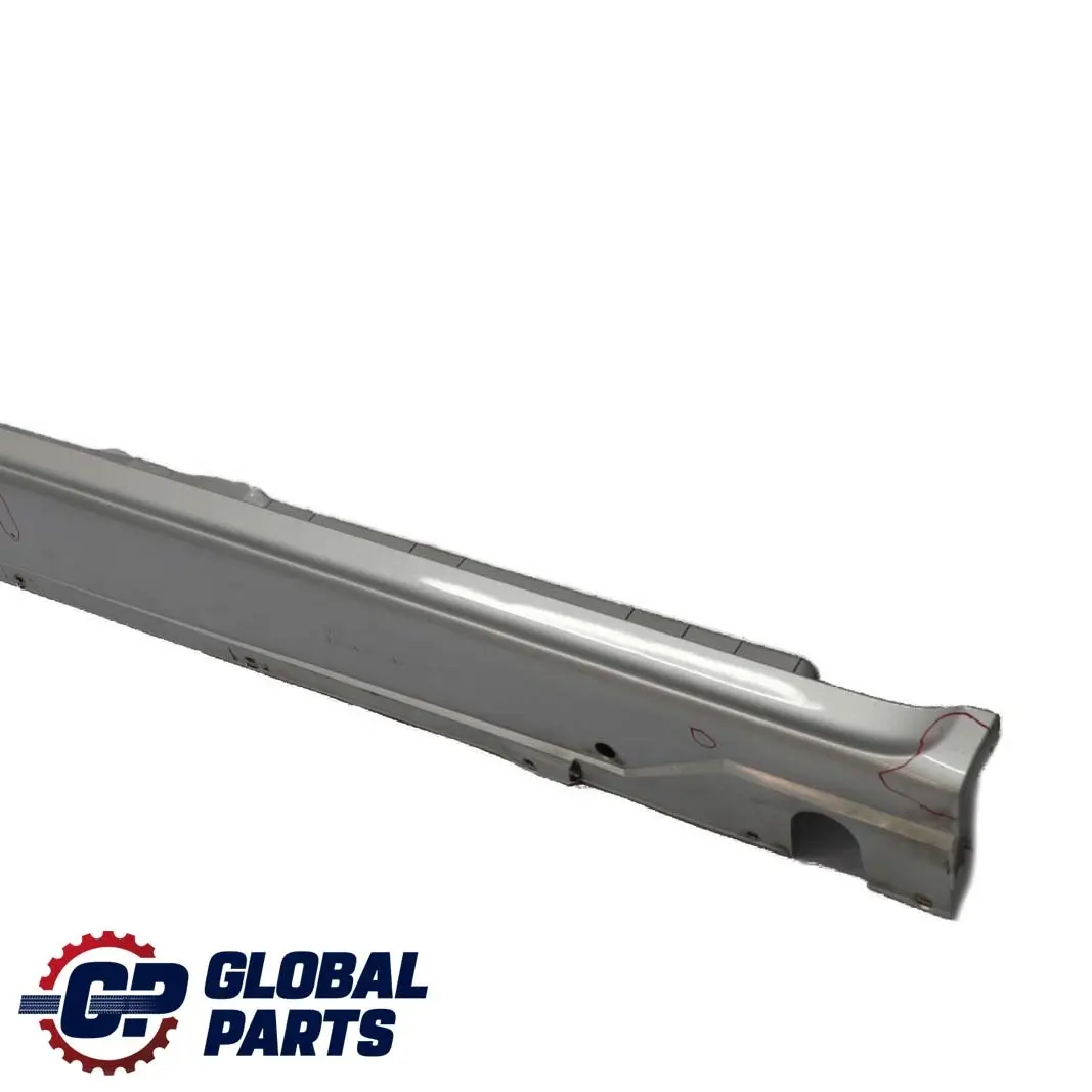 W414 Faldon cubre umbral lateral izquierdo Brilliant Silver 9744 para Mercedes Vaneo con número de pieza A4146190438 Mercedes Vaneo W414 Faldon cubre umbral lateral izquierdo Brilliant Silver 9744 - SKU A4146190438-BRS - Número de pieza A4146190438