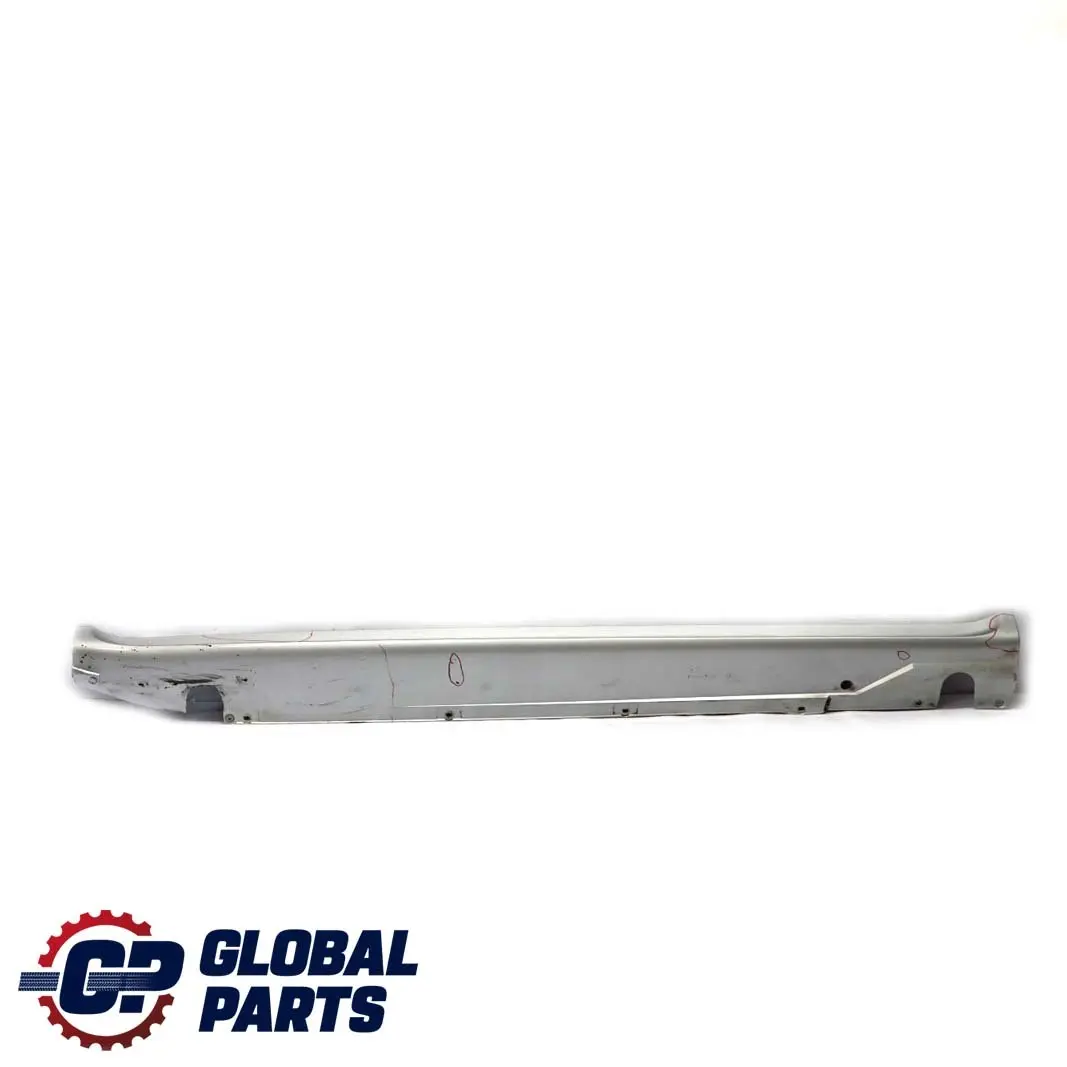 Mercedes-Benz W414 Bas de Porte Seuil a Gauche Brilliant Argent pour à propos du numéro de pièce A4146190438 Mercedes-Benz W414 Bas de Porte Seuil a Gauche Brilliant Argent - SKU A4146190438-BRS - Numéro de pièce A4146190438