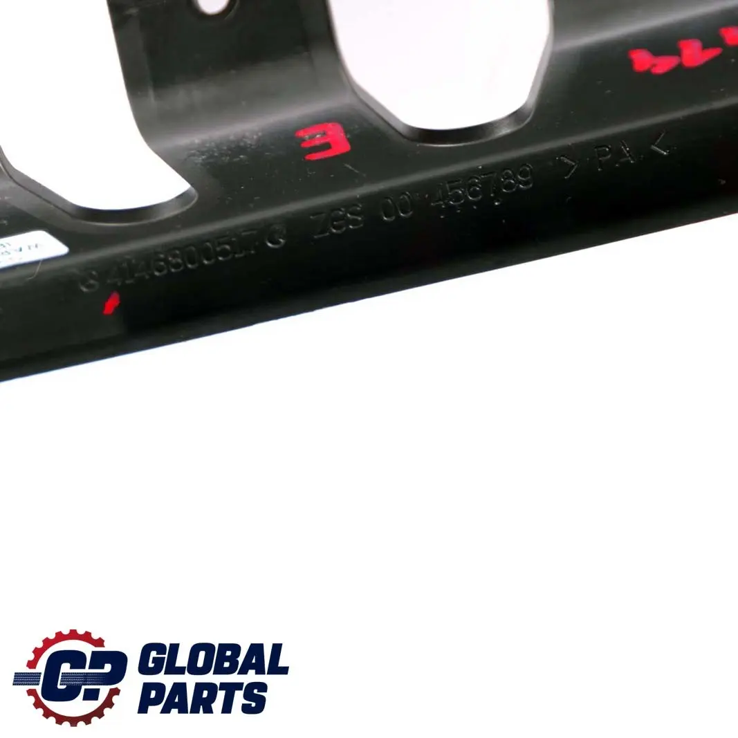 Mercedes-Benz Vaneo W414 Asiento Trasero Primera Fila Tapa De Fijacion para con número de pieza A4146800517 Mercedes-Benz Vaneo W414 Asiento Trasero Primera Fila Tapa De Fijacion - SKU A4146800517 - Número de pieza A4146800517