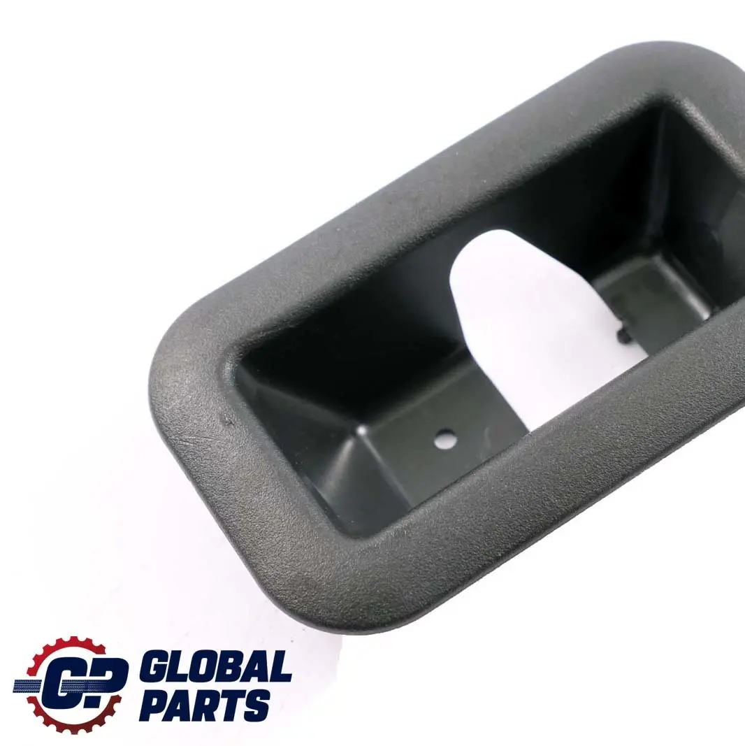 Mercedes-Benz Vaneo W414 Rücksitz Befestigung Abdeckung für mit Teilenummer A4146801017 Mercedes-Benz Vaneo W414 Rücksitz Befestigung Abdeckung - SKU A4146801017 - Teilenummer A4146801017